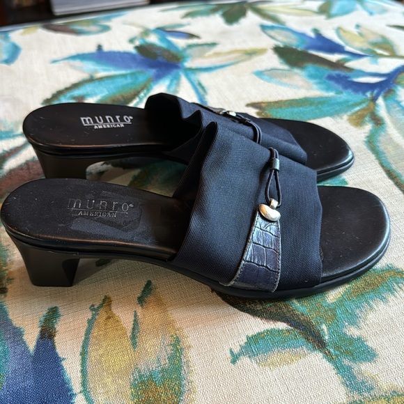 Munro American black and navy blue slip on sandal - Picture 8 of 11